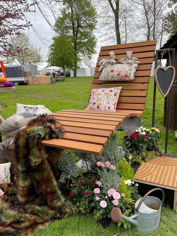 realxliege_waldsofa_superbequeme_liege-aus_holzlatten